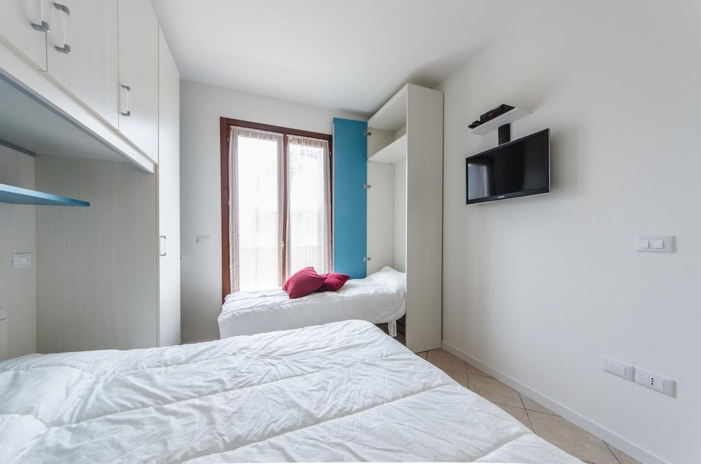 Residence Villaggio Dei Fiori Con Piscina E Posto Spiaggia Incluso Каорле Номер фото
