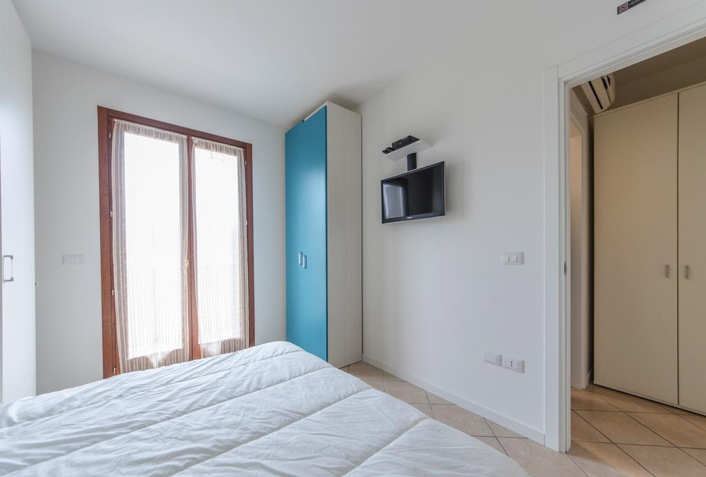 Residence Villaggio Dei Fiori Con Piscina E Posto Spiaggia Incluso Каорле Номер фото